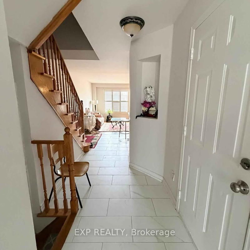 G - 35 View Green Cres, Toronto, M9W 7E1 | Image 2