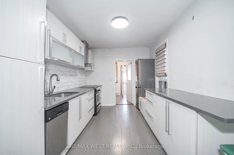 195 Islington Ave, Toronto, M8V 3B8 | Image 3