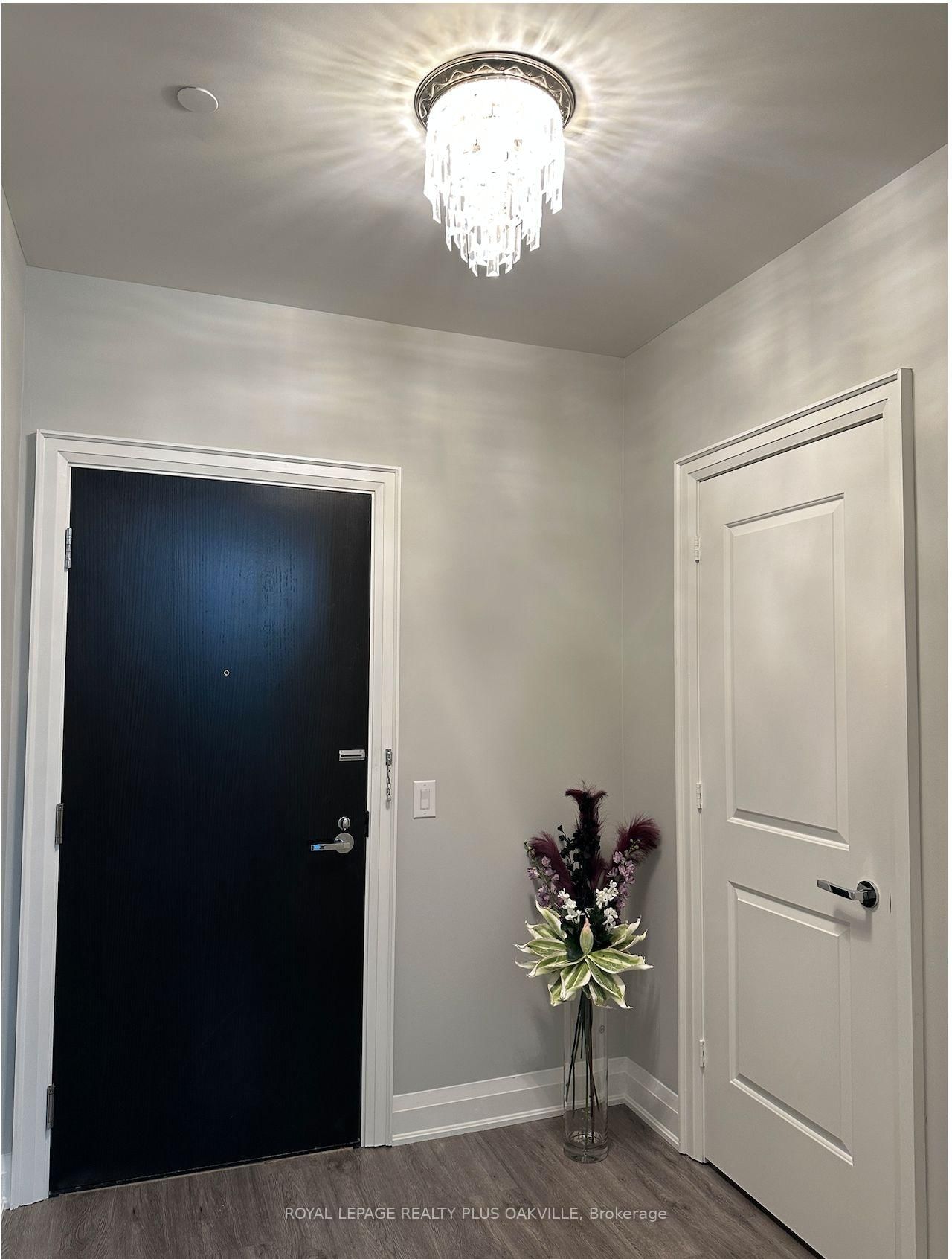 11 Bronte Road, Unit 202 - Photo 4