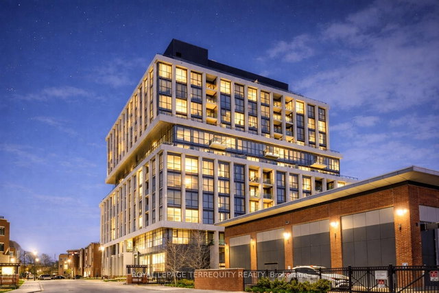 702 - 1063 Douglas McCurdy Common