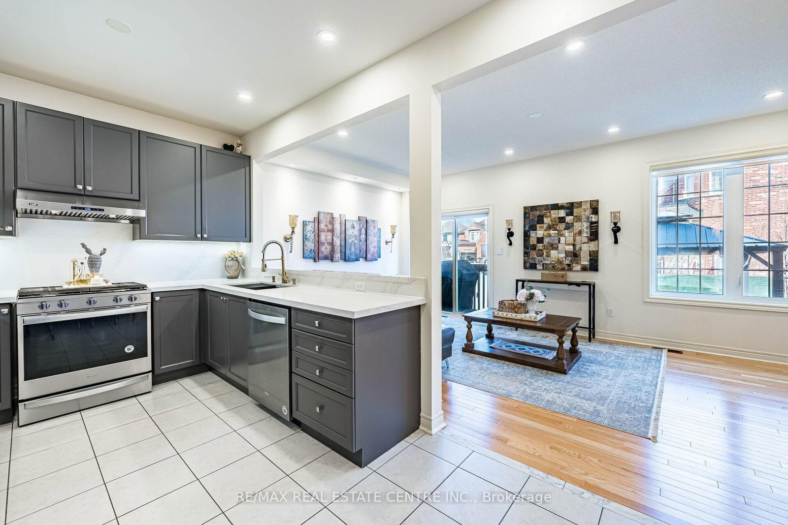 Semi-Detached House for sale at 1067 Urell Way, Milton, Ontario, L9T 8V5 - Harrison - MLS: W12976518