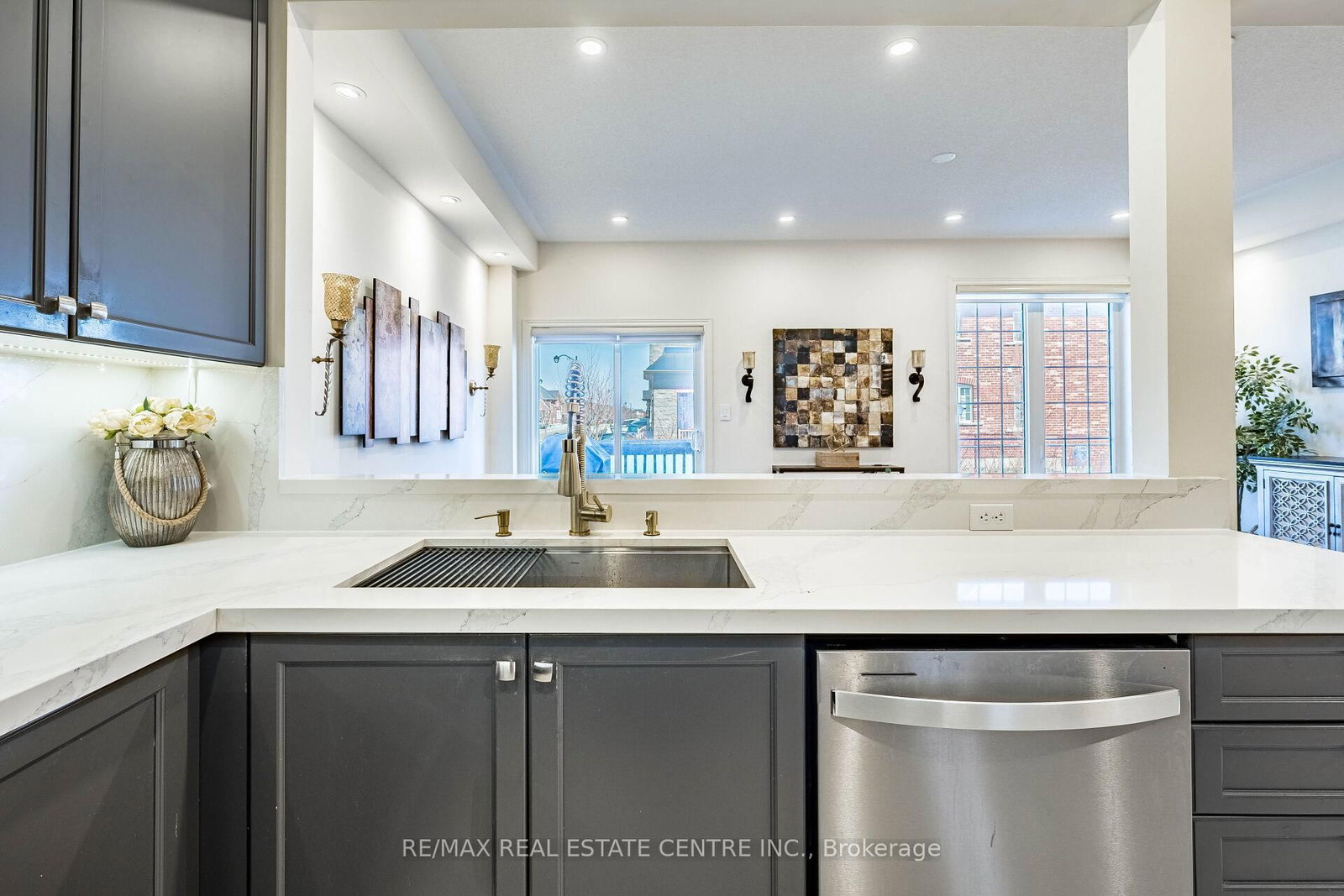 Semi-Detached House for sale at 1067 Urell Way, Milton, Ontario, L9T 8V5 - Harrison - MLS: W12976518