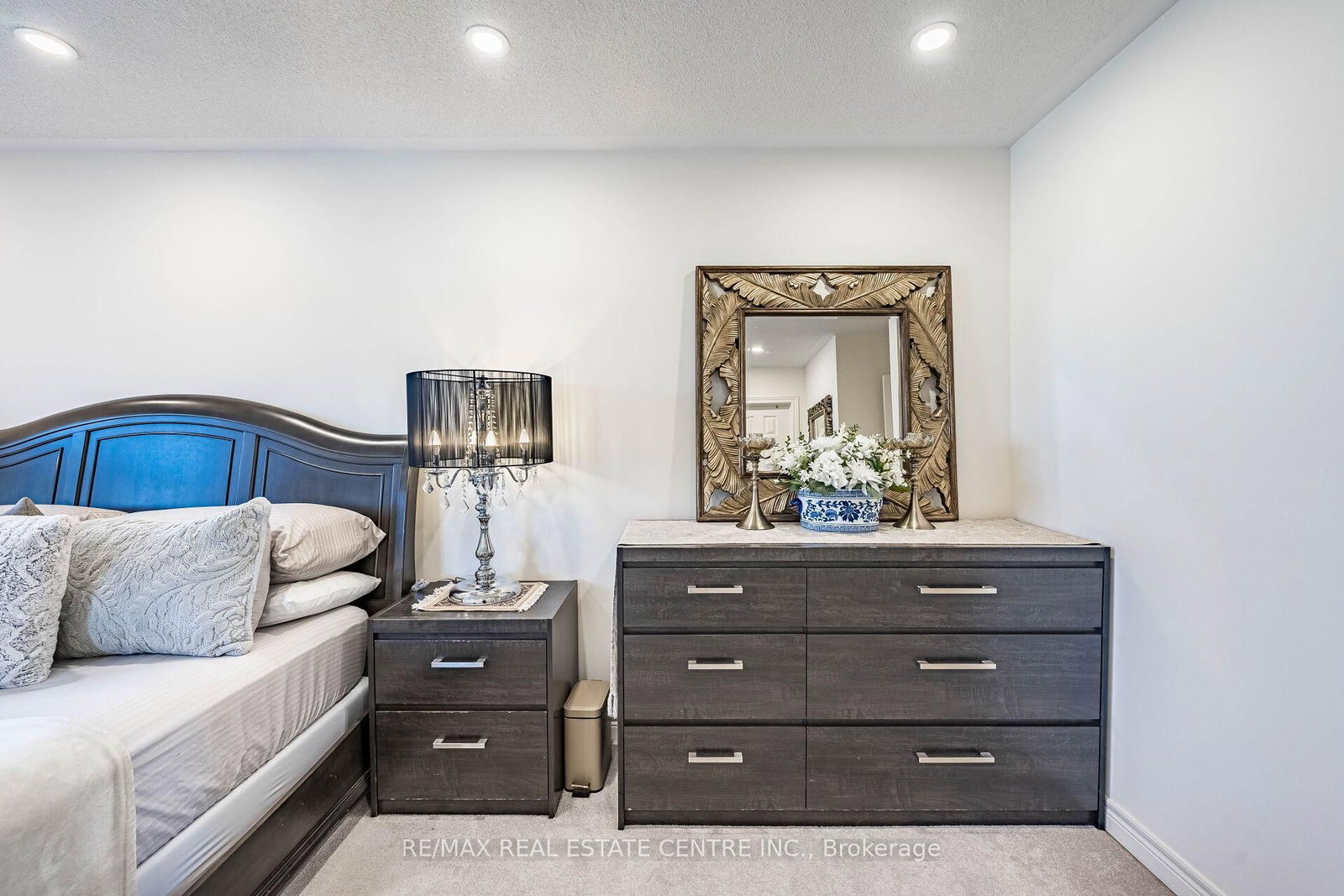 Semi-Detached House for sale at 1067 Urell Way, Milton, Ontario, L9T 8V5 - Harrison - MLS: W12976518