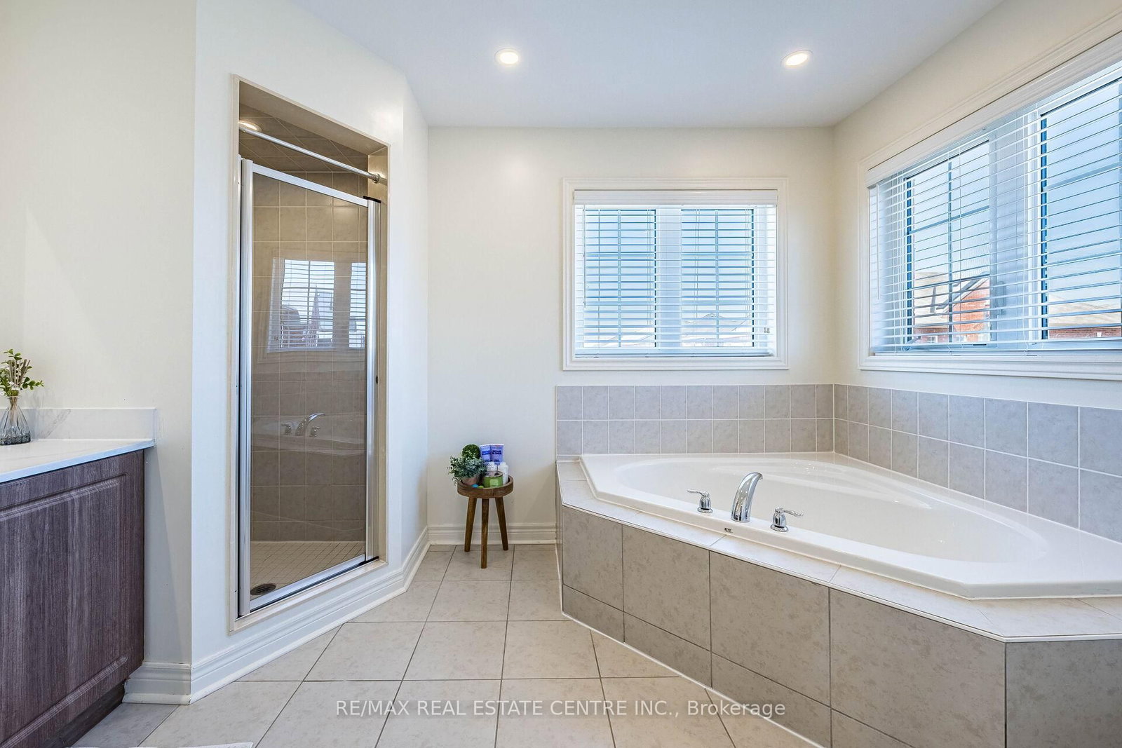 Semi-Detached House for sale at 1067 Urell Way, Milton, Ontario, L9T 8V5 - Harrison - MLS: W12976518