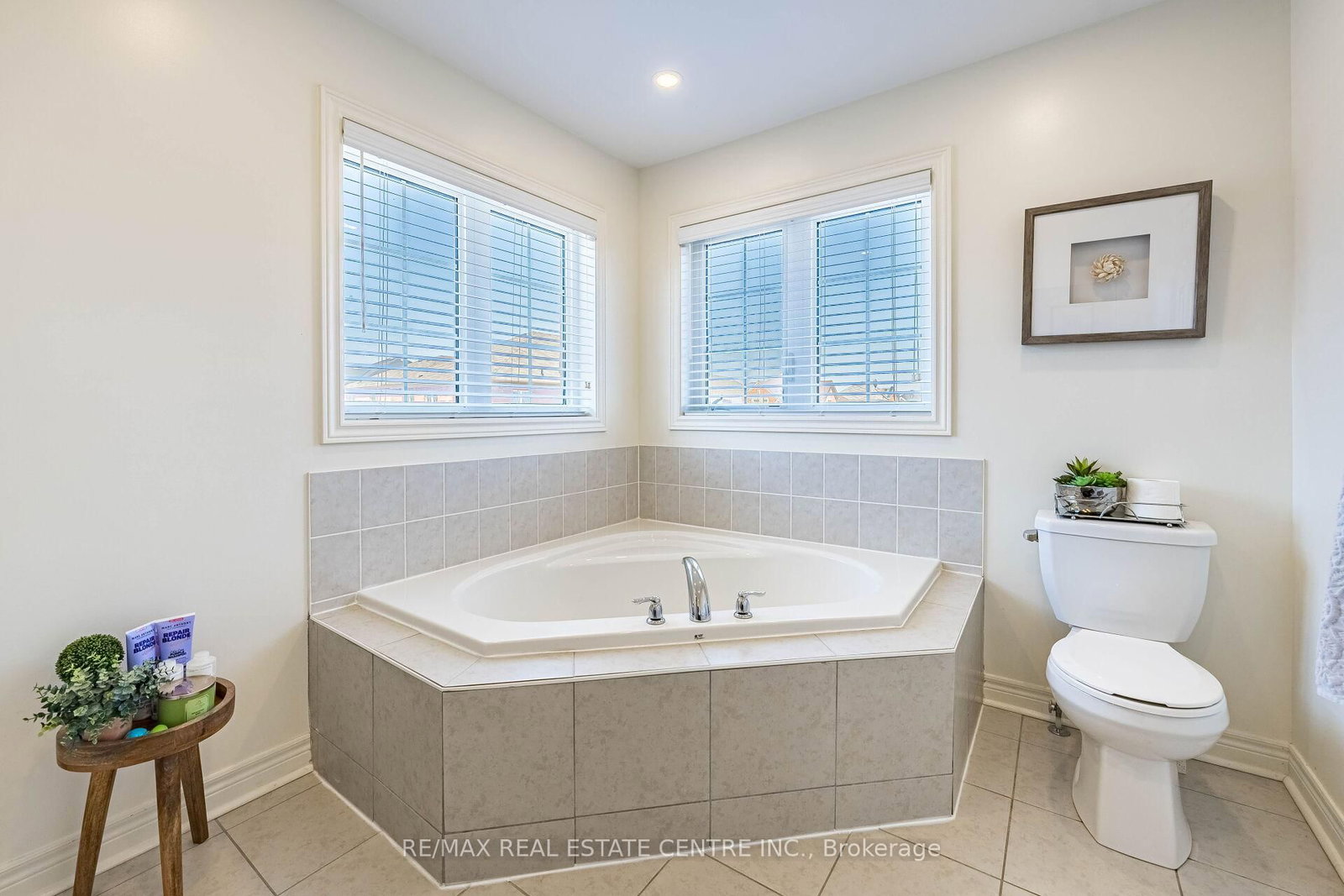 Semi-Detached House for sale at 1067 Urell Way, Milton, Ontario, L9T 8V5 - Harrison - MLS: W12976518