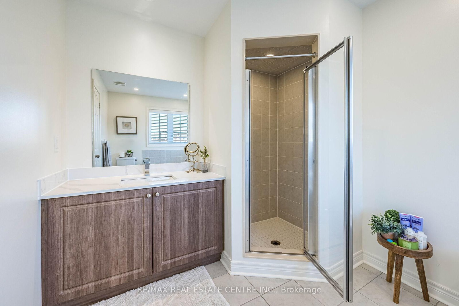 Semi-Detached House for sale at 1067 Urell Way, Milton, Ontario, L9T 8V5 - Harrison - MLS: W12976518