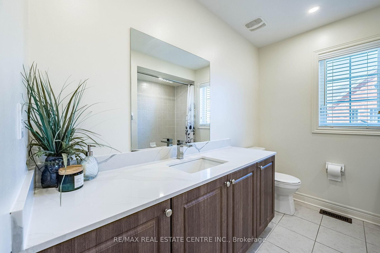 Semi-Detached House for sale at 1067 Urell Way, Milton, Ontario, L9T 8V5 - Harrison - MLS: W12976518