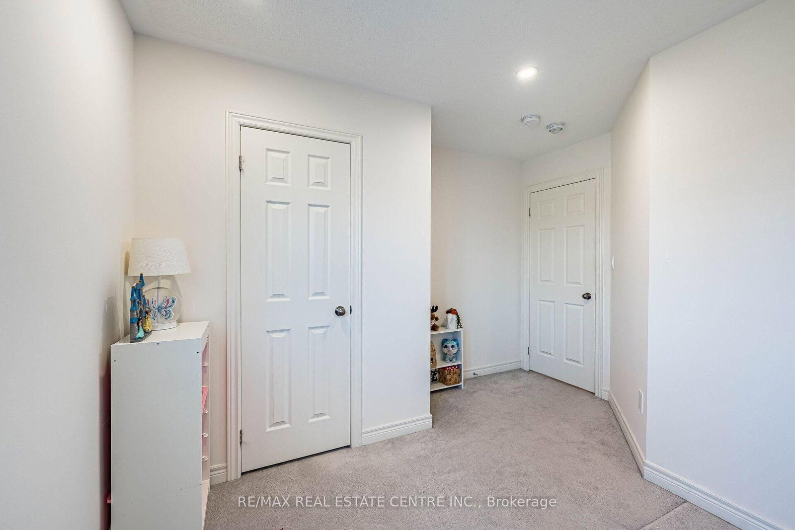 Semi-Detached House for sale at 1067 Urell Way, Milton, Ontario, L9T 8V5 - Harrison - MLS: W12976518