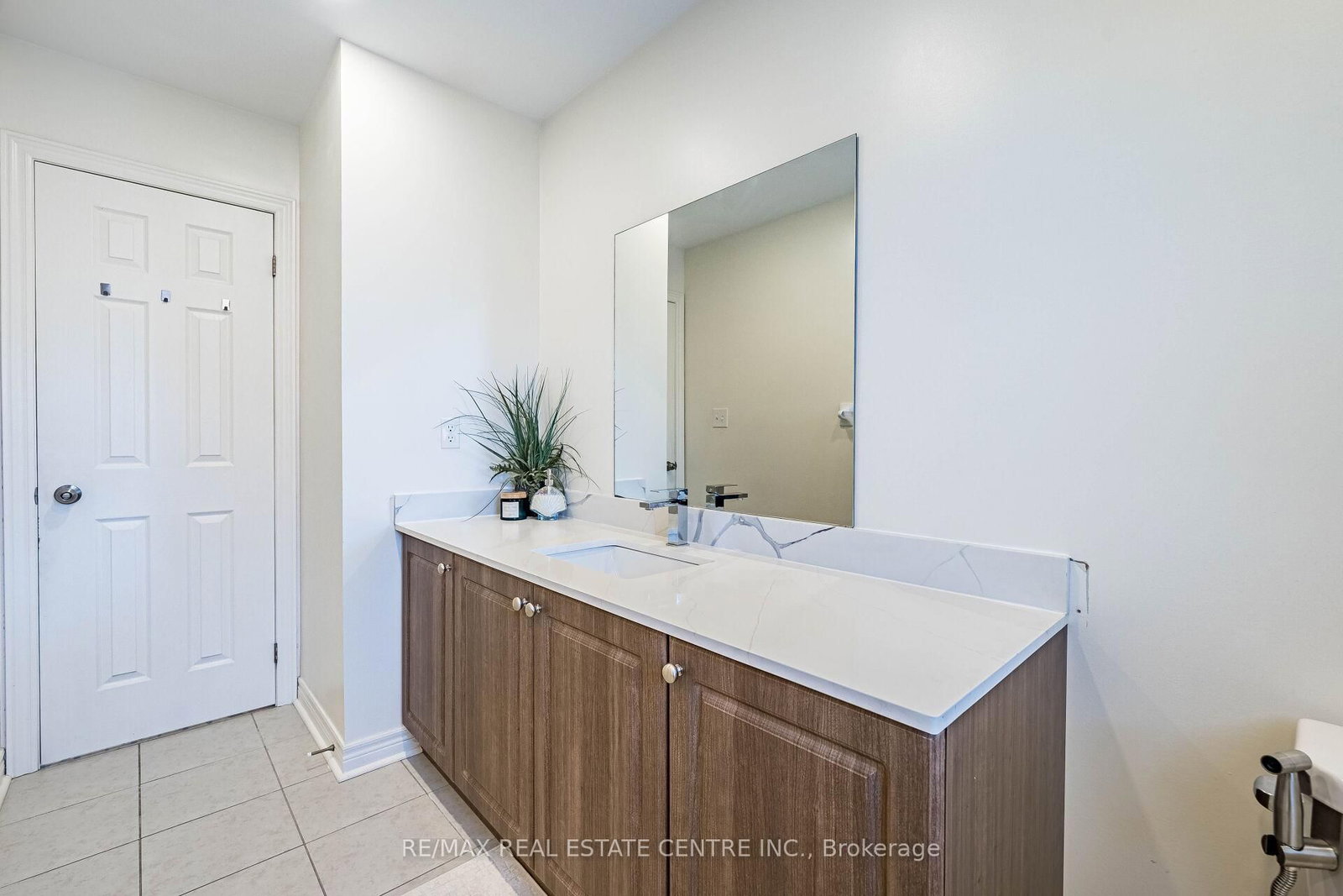 Semi-Detached House for sale at 1067 Urell Way, Milton, Ontario, L9T 8V5 - Harrison - MLS: W12976518