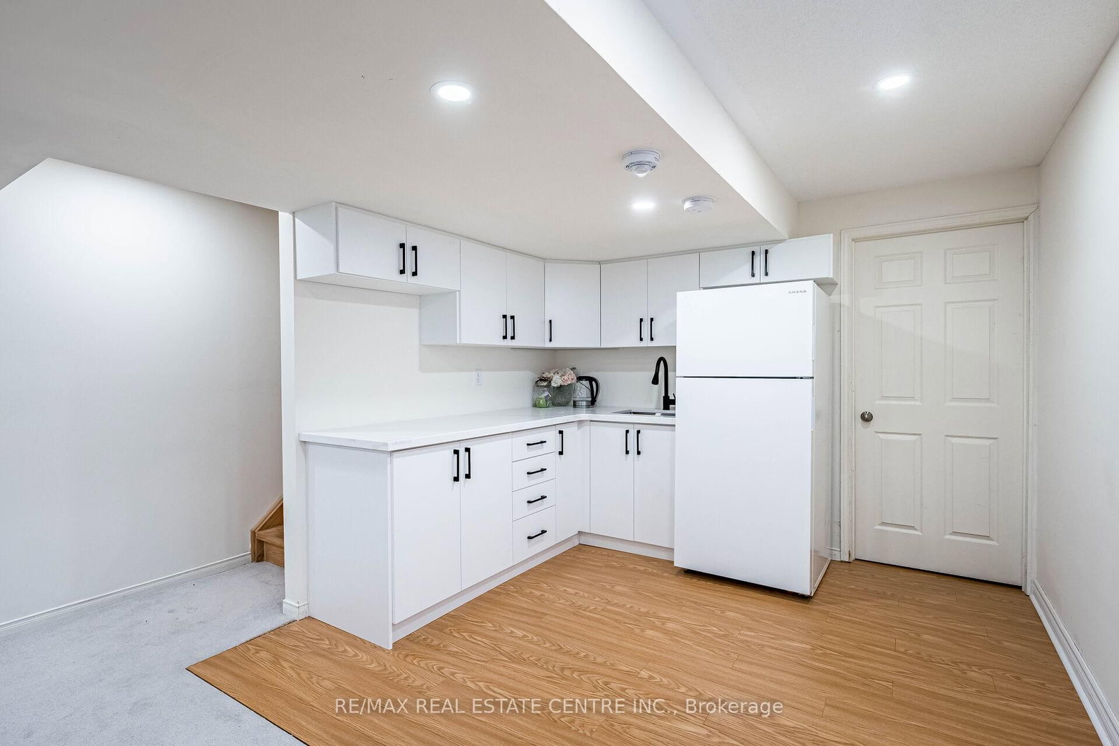 Semi-Detached House for sale at 1067 Urell Way, Milton, Ontario, L9T 8V5 - Harrison - MLS: W12976518