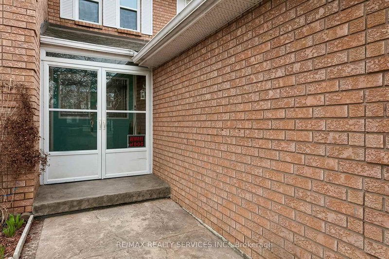 16 Major William Sharpe Dr E, Brampton, L6X 3K3 | Image 3