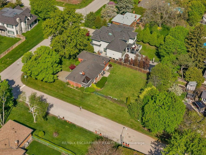 345 Sandlewood Road
