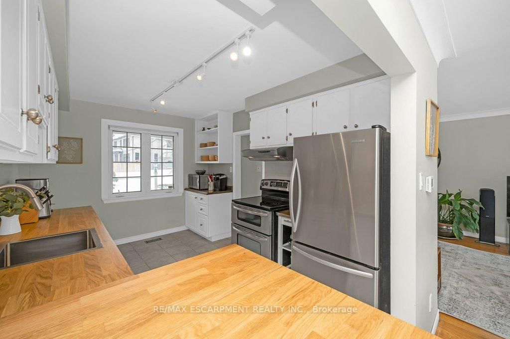 Detached House for sale at 345 Sandlewood Road, Oakville, Ontario, L6L 3S1 - West - MLS: W12976824