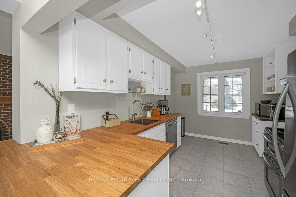 Detached House for sale at 345 Sandlewood Road, Oakville, Ontario, L6L 3S1 - West - MLS: W12976824