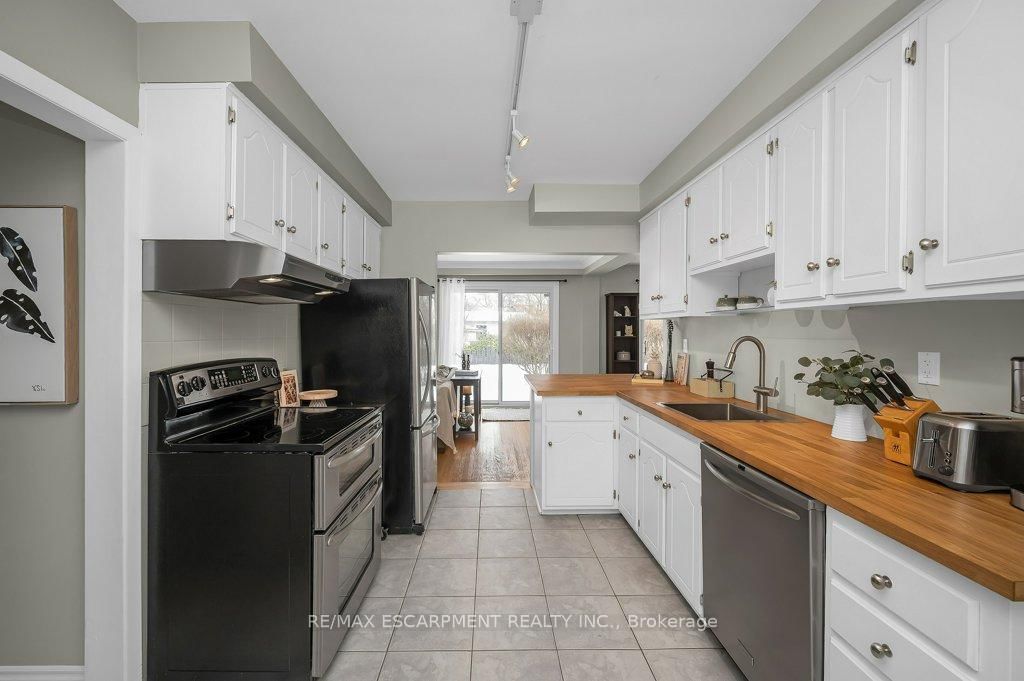 Detached House for sale at 345 Sandlewood Road, Oakville, Ontario, L6L 3S1 - West - MLS: W12976824