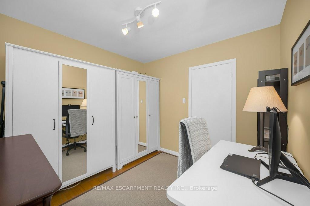 Detached House for sale at 345 Sandlewood Road, Oakville, Ontario, L6L 3S1 - West - MLS: W12976824