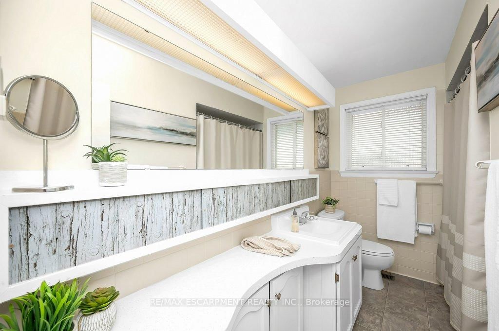 Detached House for sale at 345 Sandlewood Road, Oakville, Ontario, L6L 3S1 - West - MLS: W12976824