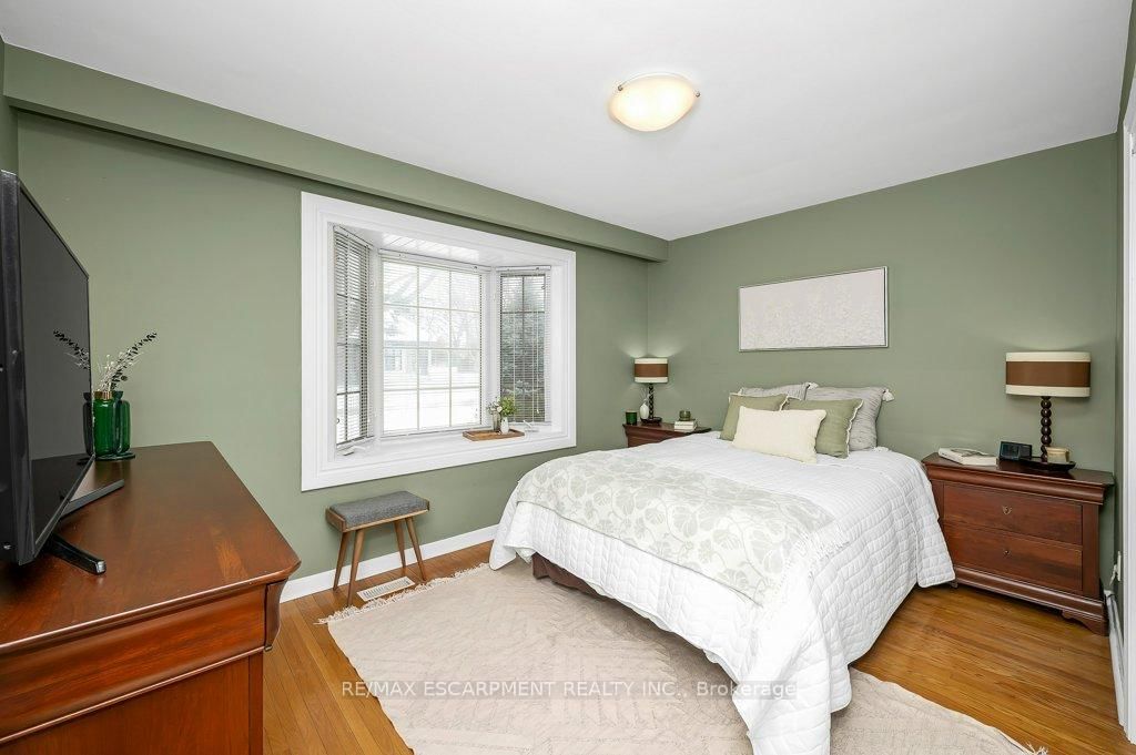 Detached House for sale at 345 Sandlewood Road, Oakville, Ontario, L6L 3S1 - West - MLS: W12976824