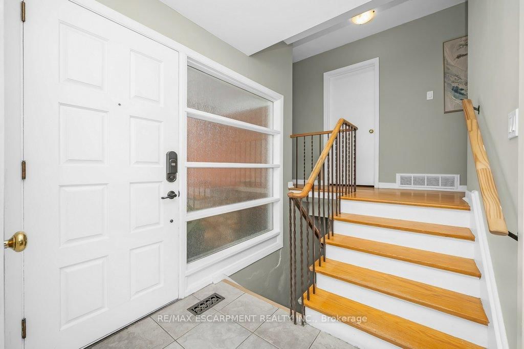 Detached House for sale at 345 Sandlewood Road, Oakville, Ontario, L6L 3S1 - West - MLS: W12976824