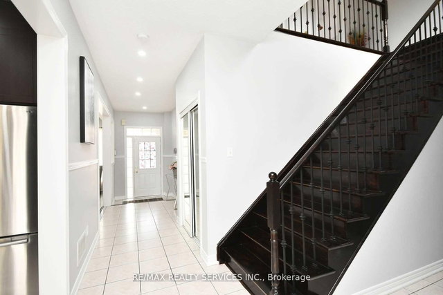 17 Eagle Plains (UPPER) Drive