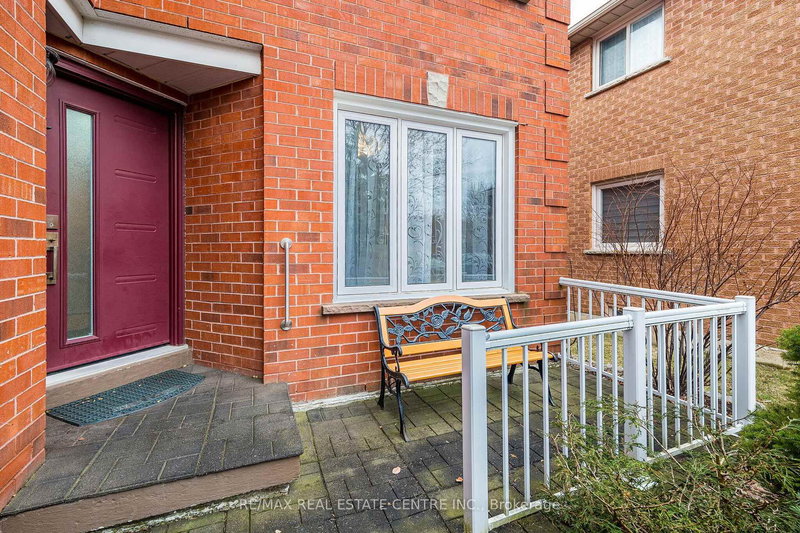 6340 Longspur Rd, Mississauga, L5N 6G8 | Image 2