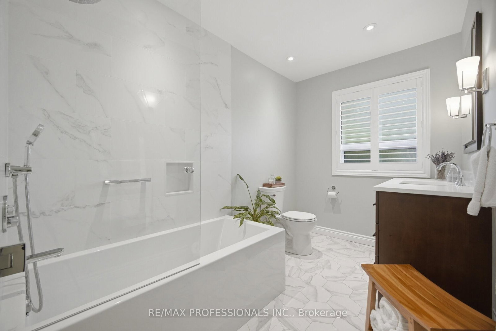 Detached House for sale at 1448 Glenwatson Drive, Mississauga, Ontario, L5E 2V9 - Lakeview - MLS: W12976920