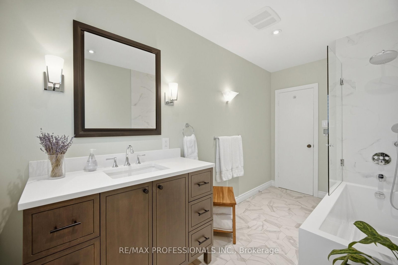 Detached House for sale at 1448 Glenwatson Drive, Mississauga, Ontario, L5E 2V9 - Lakeview - MLS: W12976920