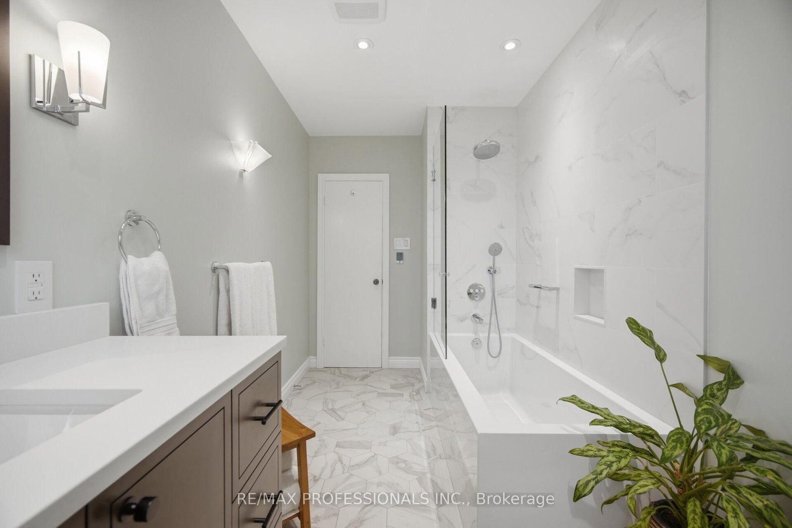 Detached House for sale at 1448 Glenwatson Drive, Mississauga, Ontario, L5E 2V9 - Lakeview - MLS: W12976920