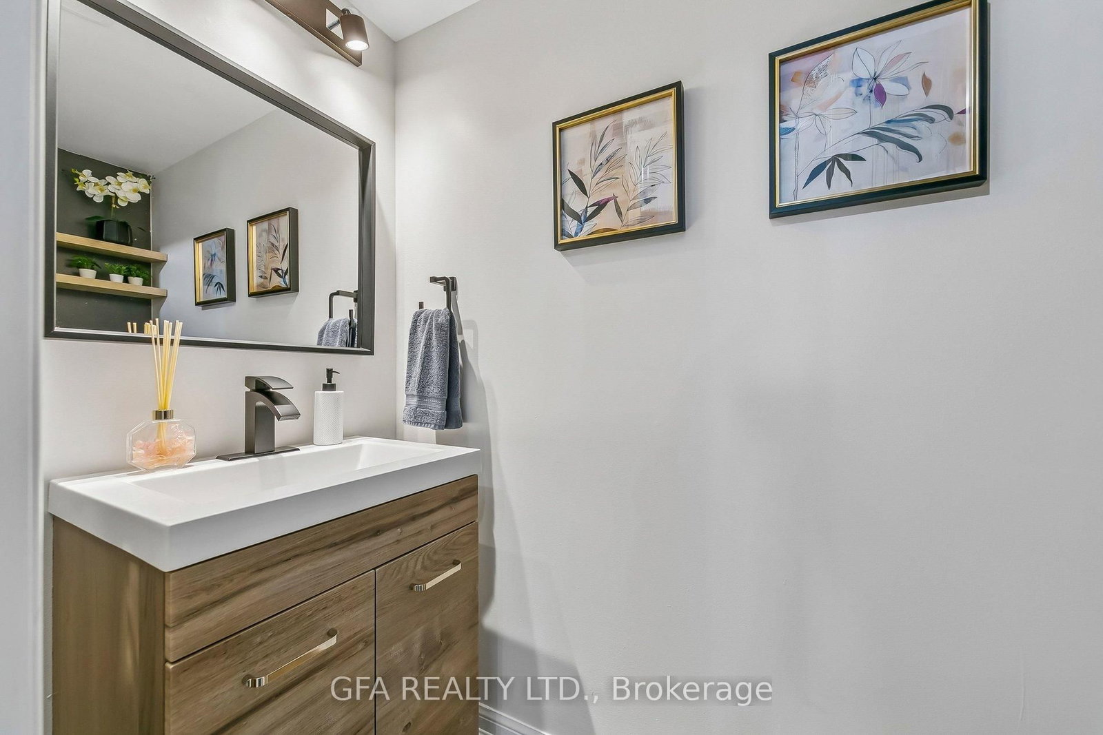 Townhouse for sale at 937 Nadalin Heights, Milton, Ontario, L9T 8R2 - Willmott - MLS: W12977058