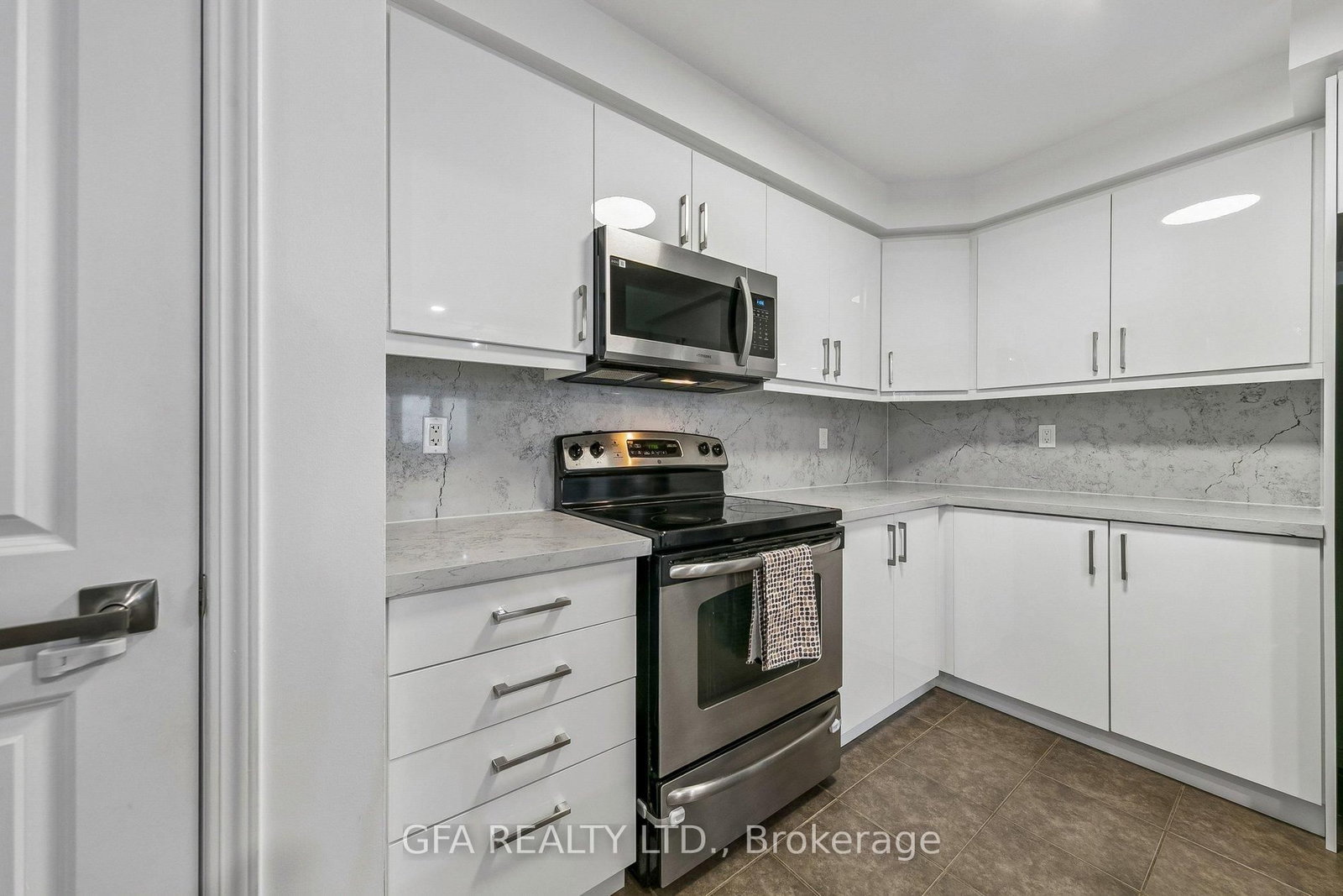 Townhouse for sale at 937 Nadalin Heights, Milton, Ontario, L9T 8R2 - Willmott - MLS: W12977058