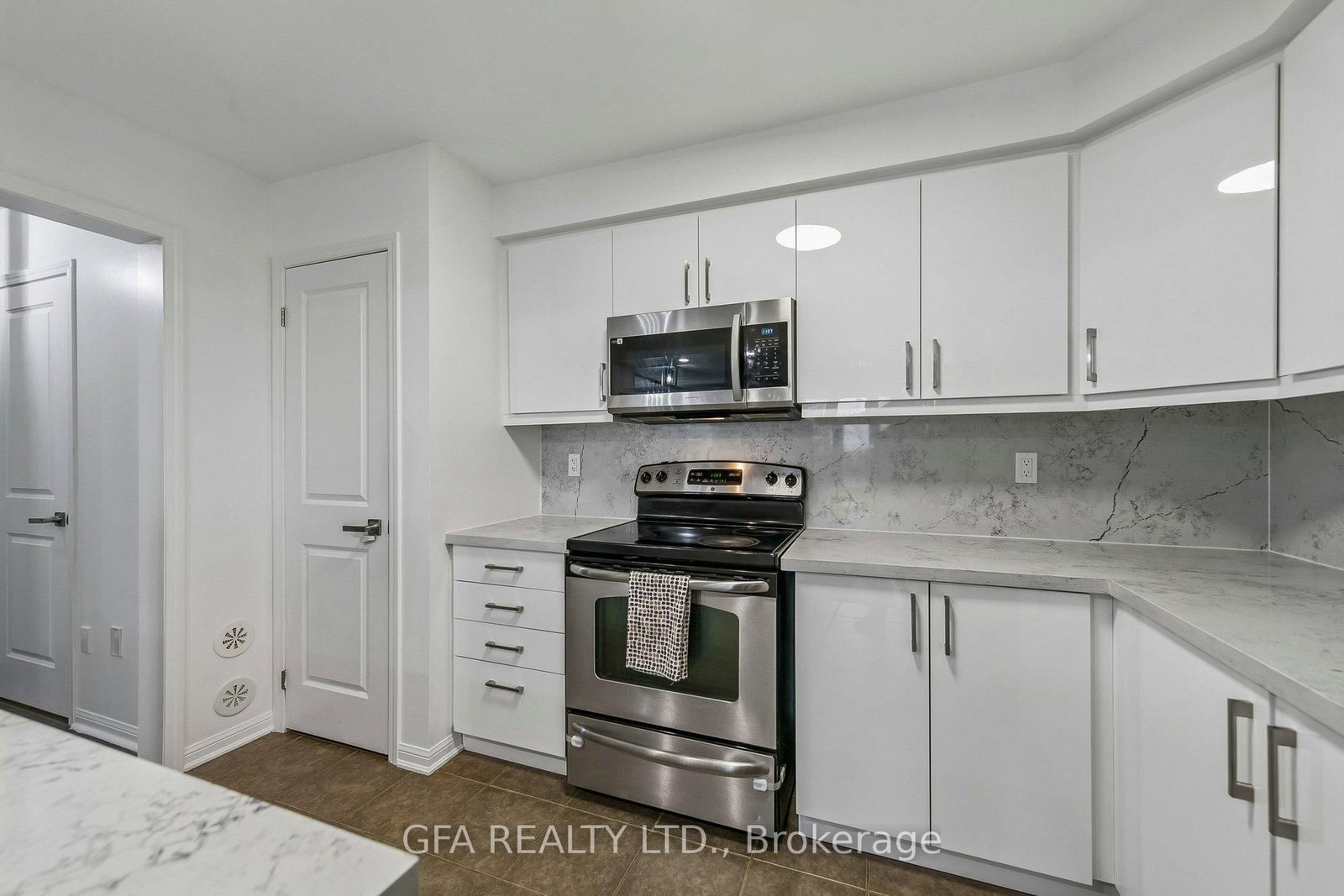 Townhouse for sale at 937 Nadalin Heights, Milton, Ontario, L9T 8R2 - Willmott - MLS: W12977058