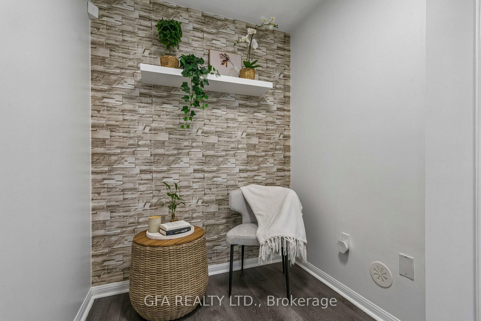 Townhouse for sale at 937 Nadalin Heights, Milton, Ontario, L9T 8R2 - Willmott - MLS: W12977058