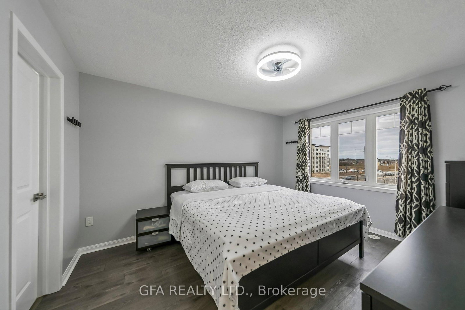 Townhouse for sale at 937 Nadalin Heights, Milton, Ontario, L9T 8R2 - Willmott - MLS: W12977058