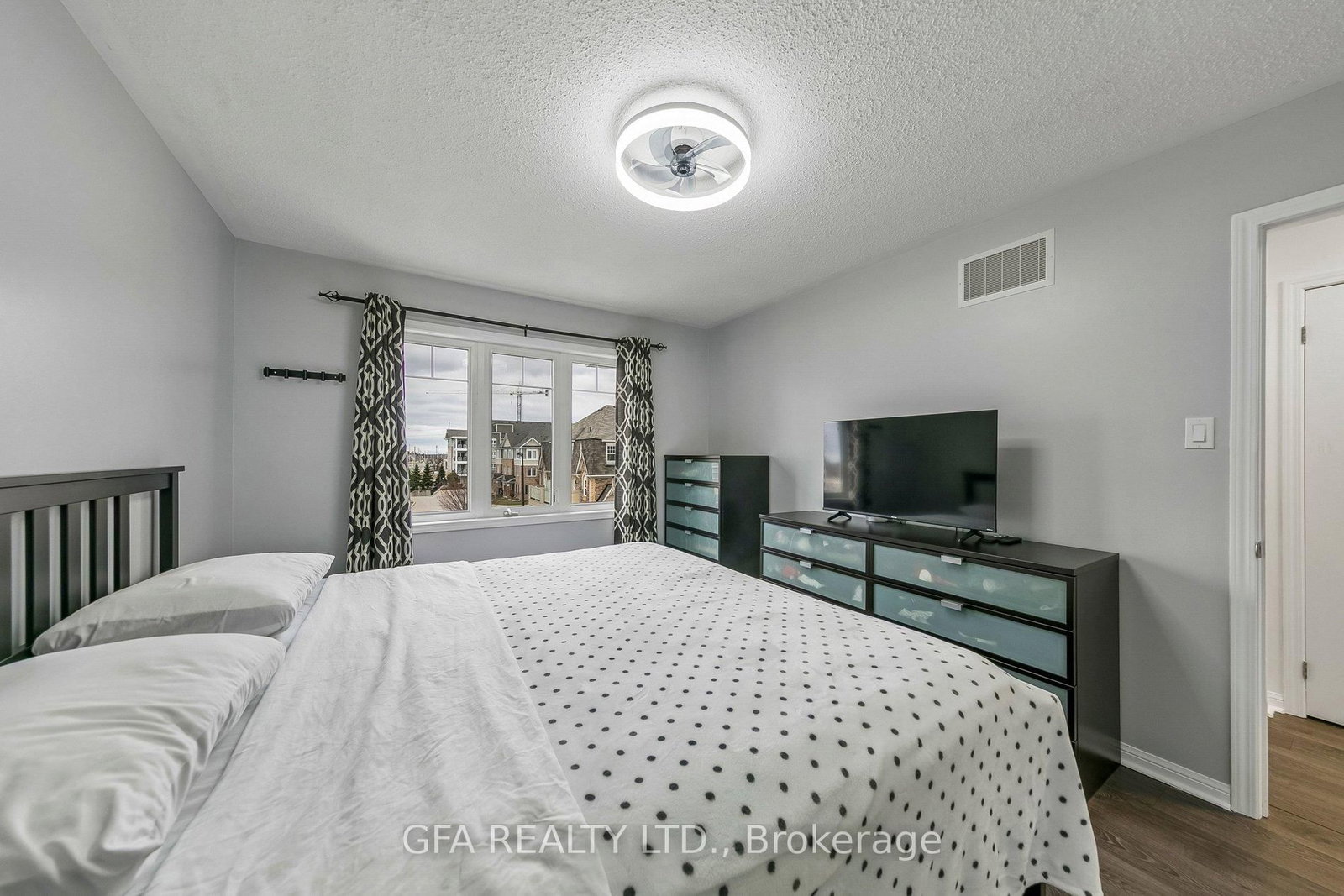 Townhouse for sale at 937 Nadalin Heights, Milton, Ontario, L9T 8R2 - Willmott - MLS: W12977058