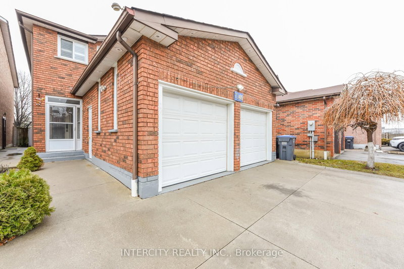 7140 Dalewood Dr, Mississauga, L4T 4E9 | Image 3