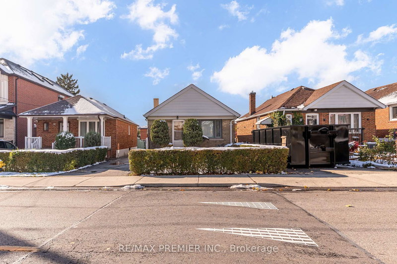 52 Richardson Ave, Toronto, M6M 3R9 | Image 2
