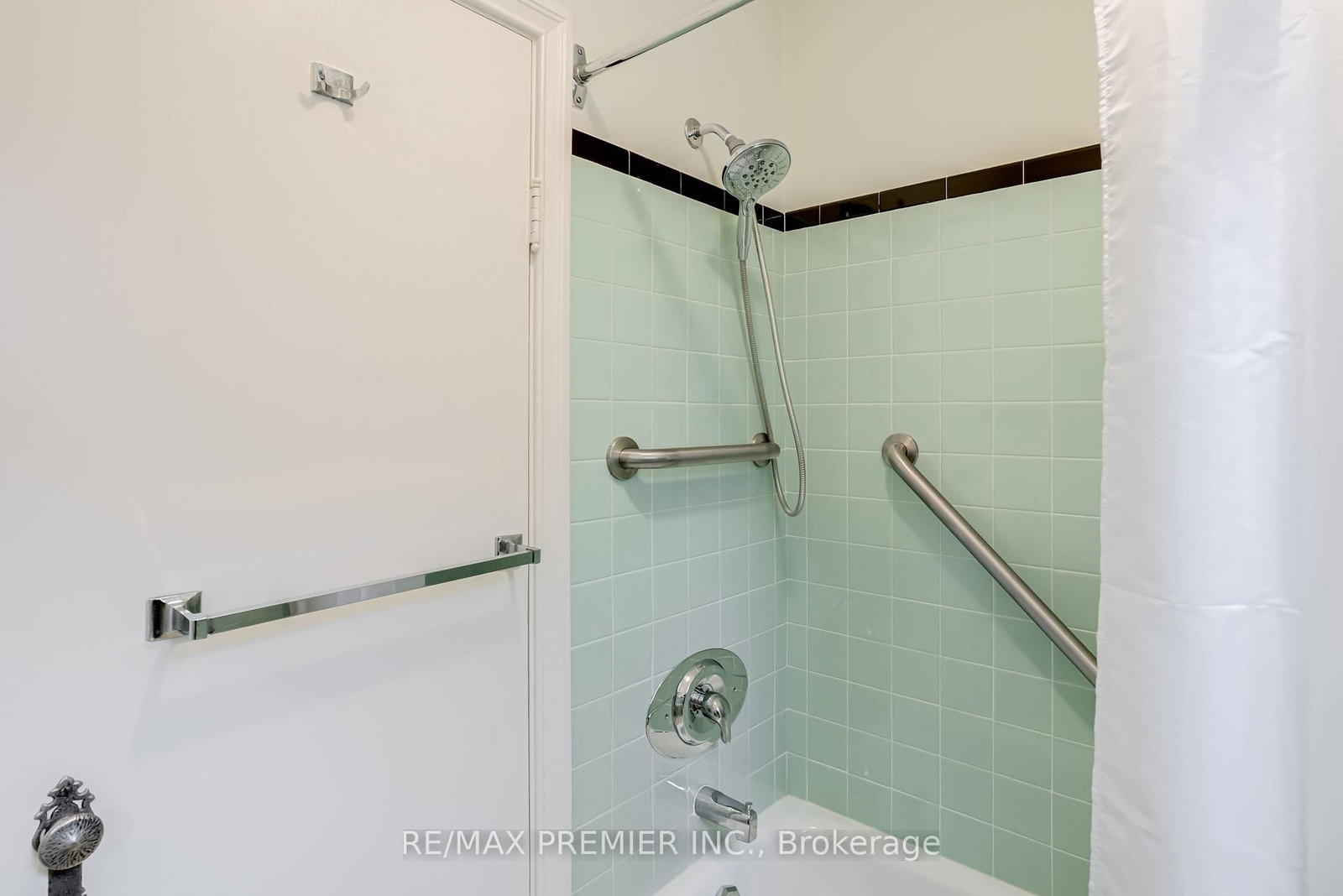 Detached House for sale at 52 Richardson Avenue, Toronto, Ontario, M6M 3R9 - Beechborough-Greenbrook - MLS: W12977120