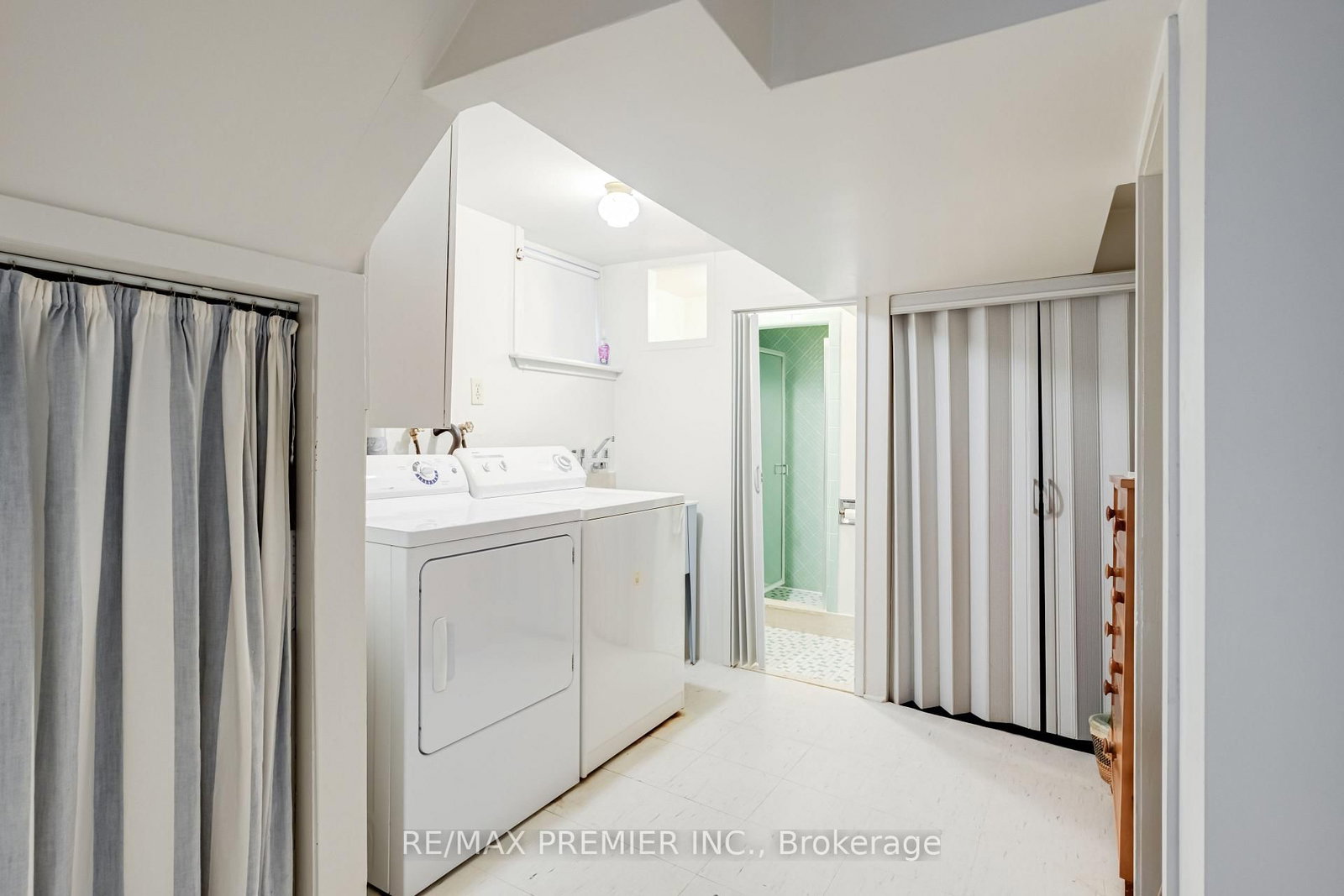 Detached House for sale at 52 Richardson Avenue, Toronto, Ontario, M6M 3R9 - Beechborough-Greenbrook - MLS: W12977120