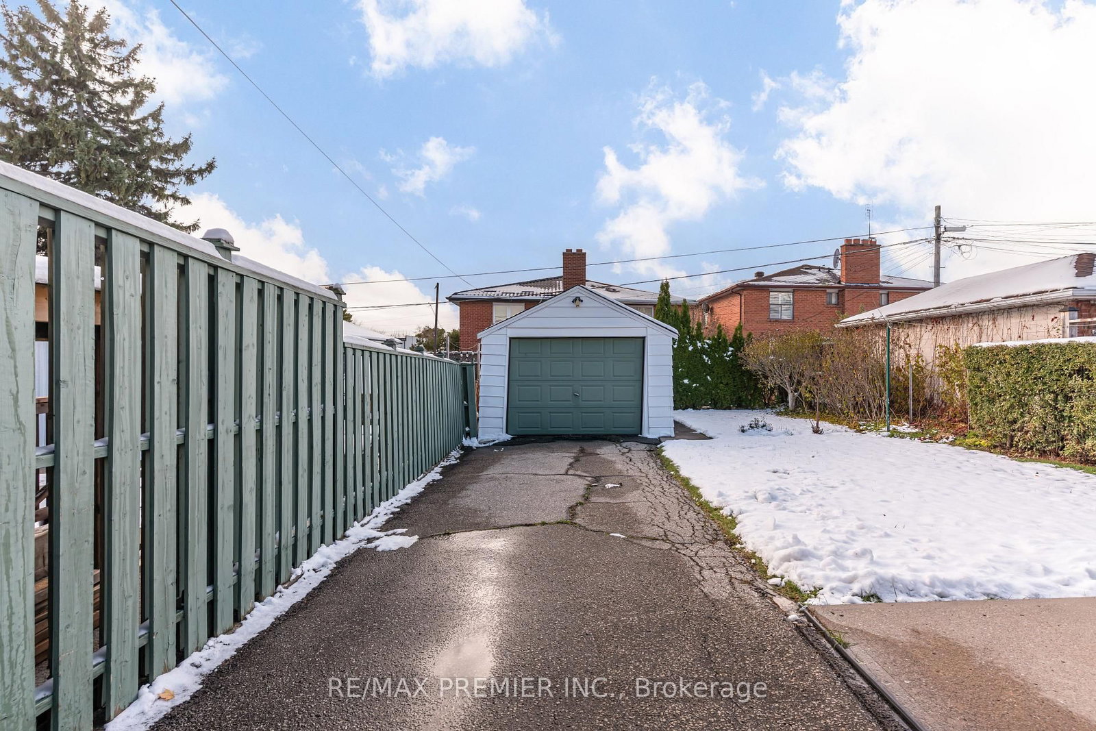 Detached House for sale at 52 Richardson Avenue, Toronto, Ontario, M6M 3R9 - Beechborough-Greenbrook - MLS: W12977120