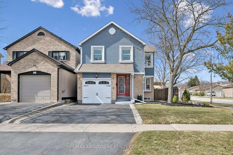 395 Maidstone Cres, Oakville, L6M 1C1 | Image 2