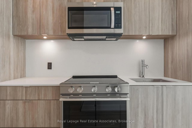 512 - 25 Cordova Avenue