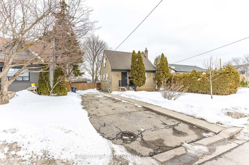 172 Calvington Dr, Toronto, M3M 2M9 | Image 3