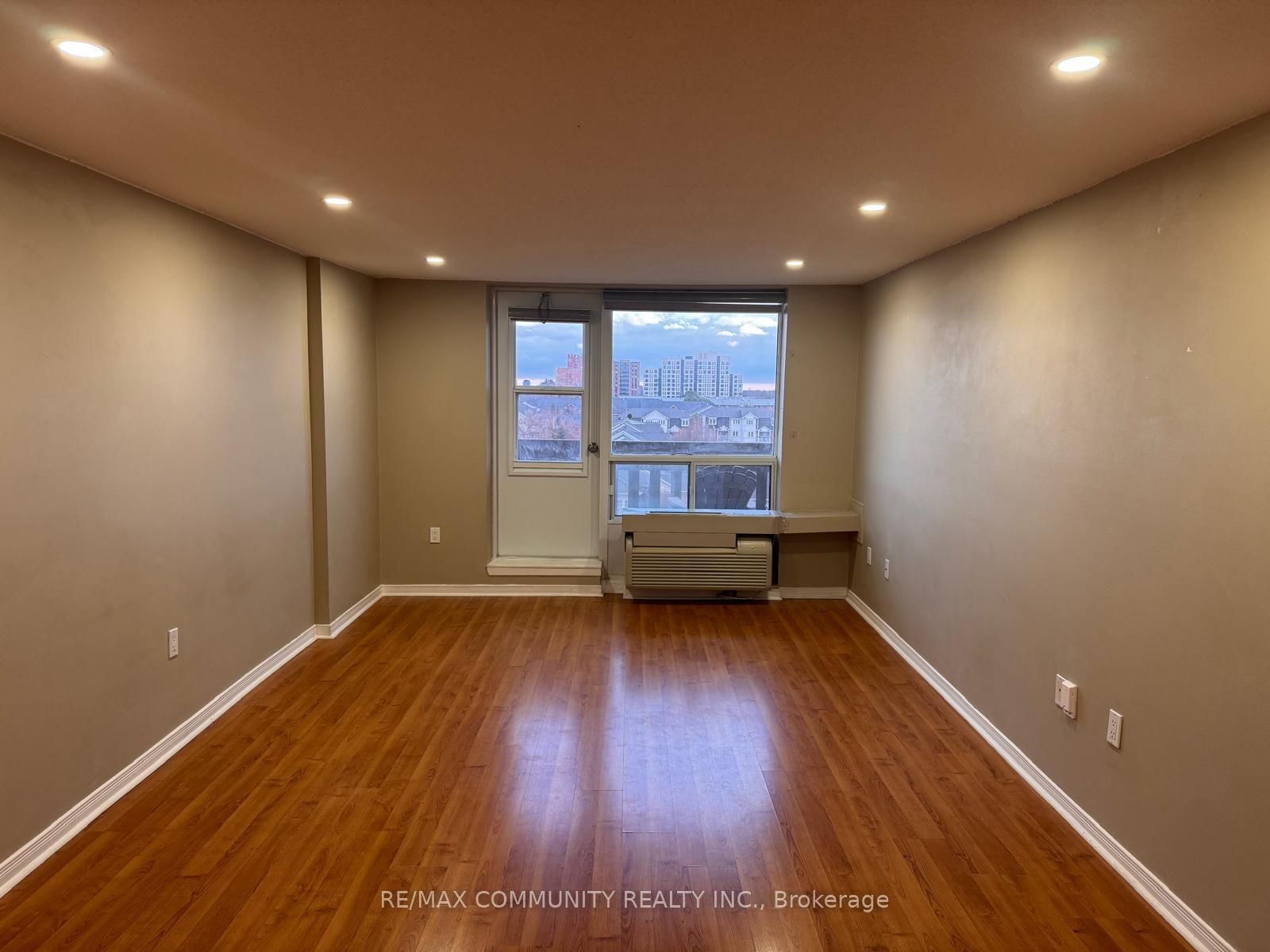 6720 Glen Erin Drive, Unit 505 - Photo 6