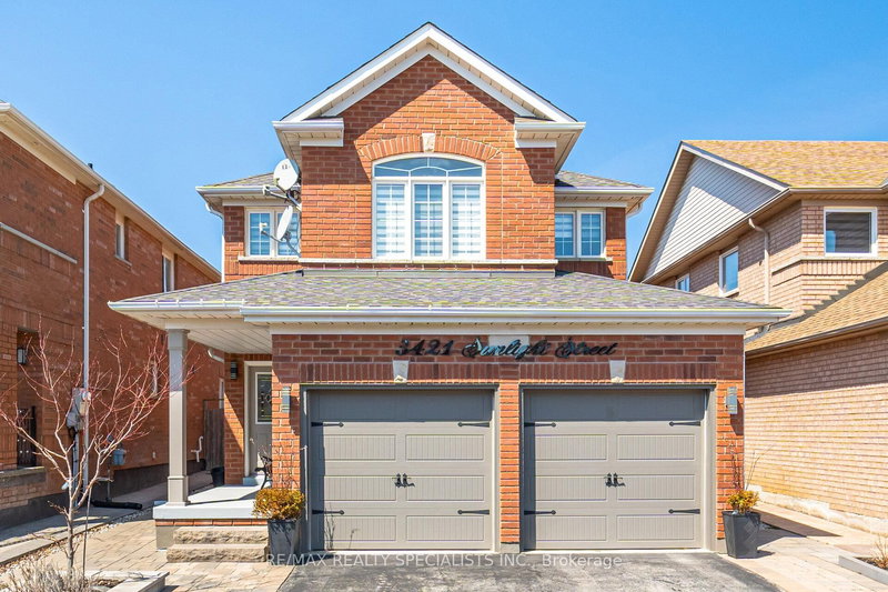 3421 Sunlight St, Mississauga, L5M 7M8 | Image 2
