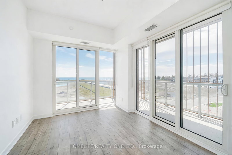 421 - 220 Missinnihe Way, Mississauga, L5H 0A9 | Image 3