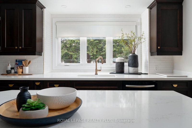 2184 Guthrie Lane, Mississauga, L4Y 1W9 | Image 3