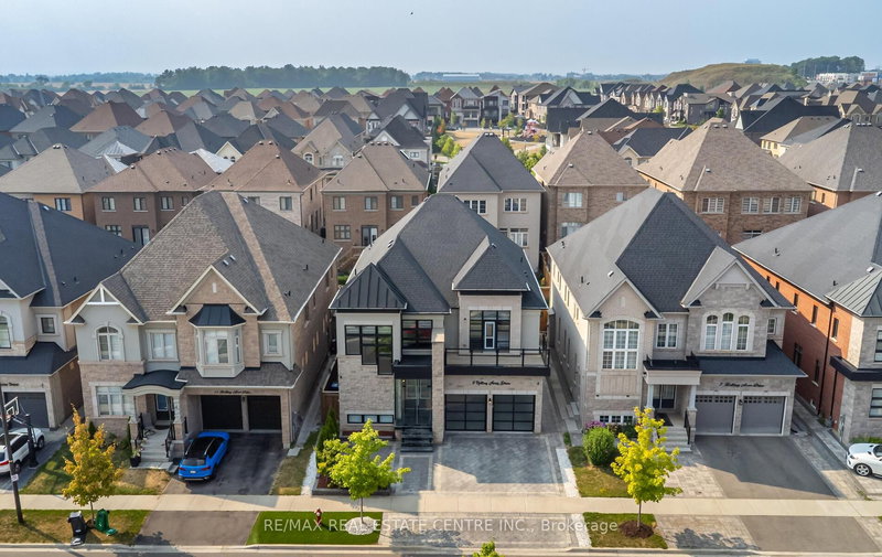 9 Rolling Acres Dr, Brampton, L6X 5P3 | Image 2