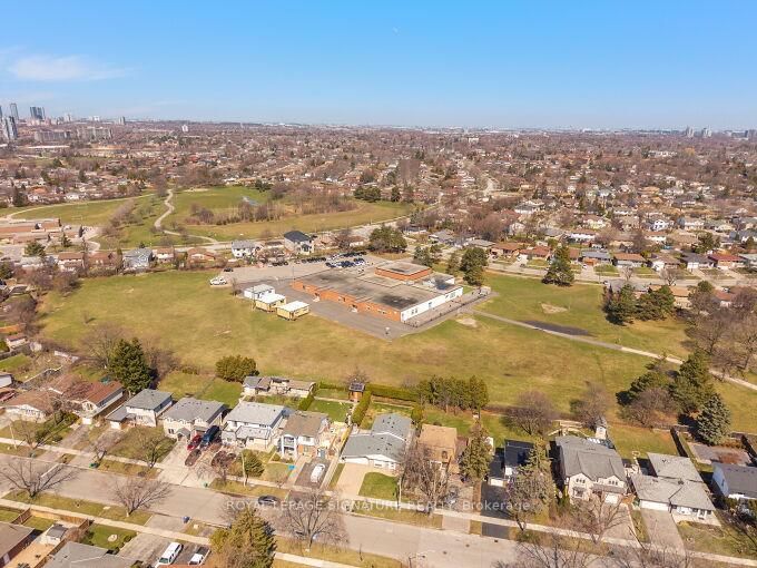 435 Hensall Circle, Unit 30 - Photo 49