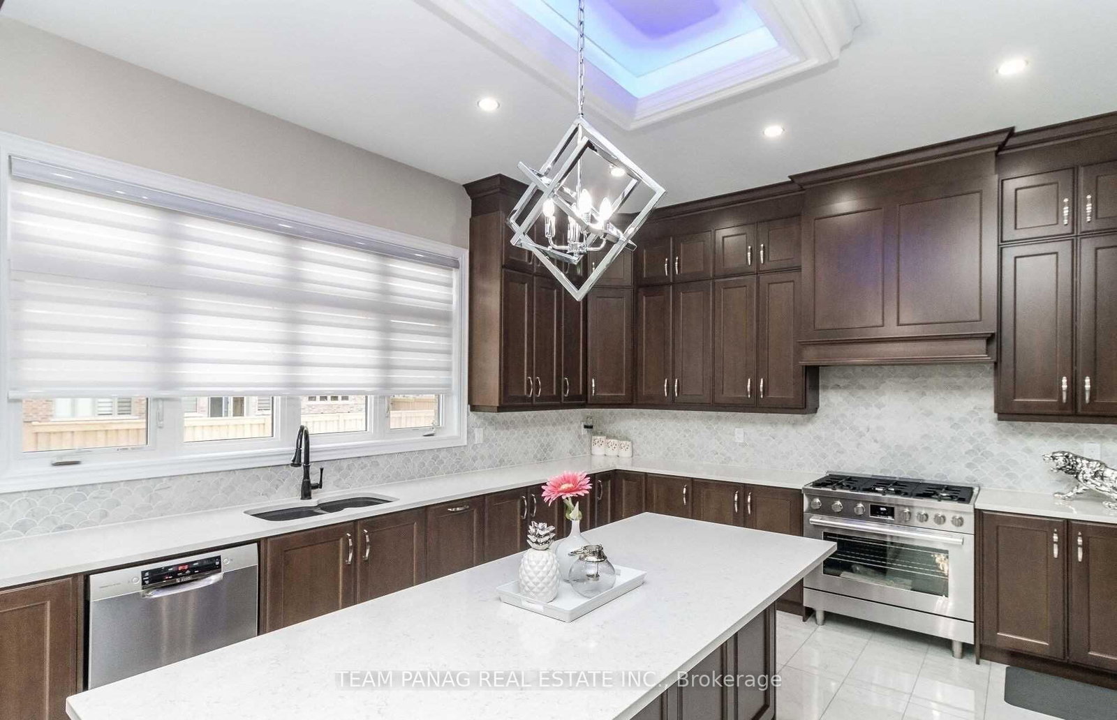 Detached House for sale at 5 Anatolia Street, Brampton, Ontario, L6P 4L3 - Toronto Gore Rural Estate - MLS: W12977938