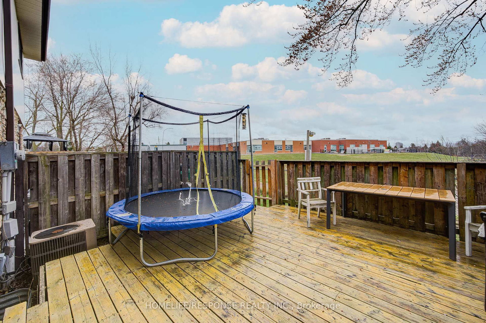 Townhouse for sale at 21 DAWSON Crescent, Brampton, Ontario, L6V 3M5 - Brampton North - MLS: W12977948